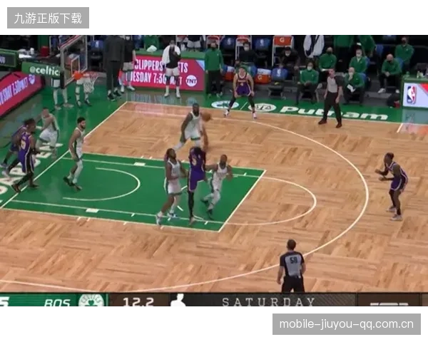 凯尔特人弧顶传球撬动对方防线
